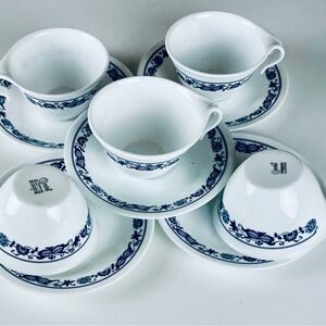 Corelle White and Blue Onion Hook Handle Cups and Saucers  ( Set of 5 )